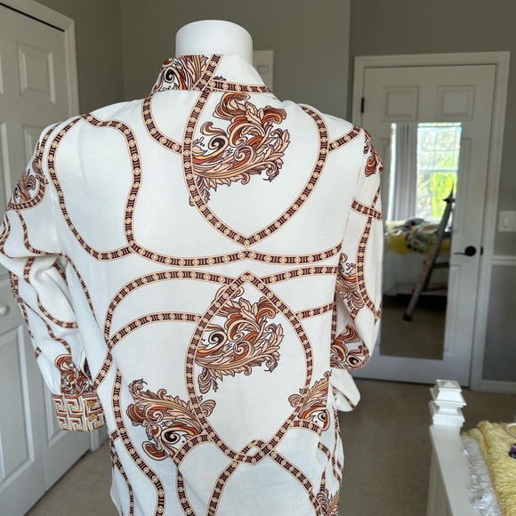 CLASSY BUTTON DOWN BLOUSE -SIZE SMALL - Picture 2 of 4